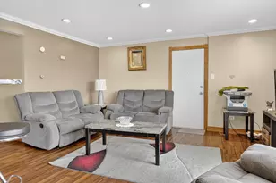 7048 O'Connell Dr, Chicago Ridge, IL 60415 - Photo 6