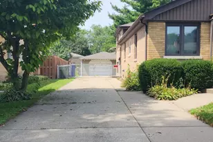 9810 Warren Ave, Oak Lawn, IL 60453 - Photo 2