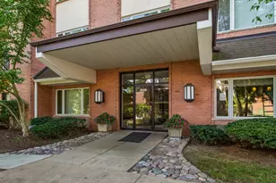 209 Rivershire Ln, Lincolnshire, IL 60069 - Photo 1