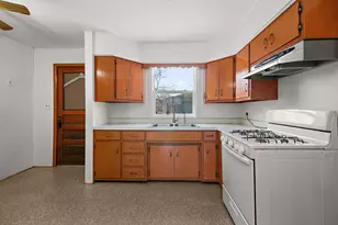 104 S English St, Braidwood, IL 60408 - Photo 4