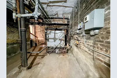 7951 S Muskegon Avenue, Chicago, IL 60617 - Photo 10