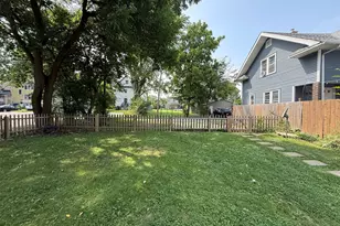 706 Martin Luther King Dr, Waukegan, IL 60085 - Photo 2