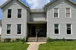 110-112 E Frank St, Freeport, IL 61032 - Photo 2