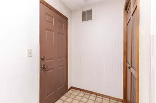 105 Carol Ct, Pontiac, IL 61764 - Photo 6