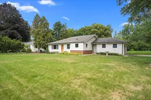 605 W Fabyan Pkwy, Geneva, IL 60134 - Photo 1