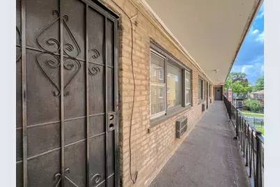 7727 S Colfax Avenue, Chicago, IL 60649 - Photo 2
