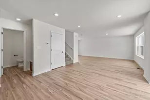 611 Apple Valley Rd, Harvard, IL 60033 - Photo 8