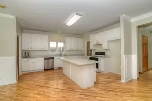 39W380 Armstrong Ln, Geneva, IL 60134 - Photo 10