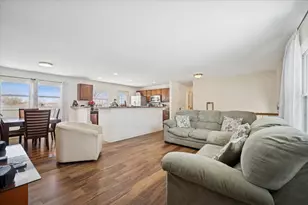 200 Egan Dr, Streamwood, IL 60107 - Photo 4