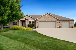 1815 White Pines Dr, Dixon, IL 61021 - Photo 1