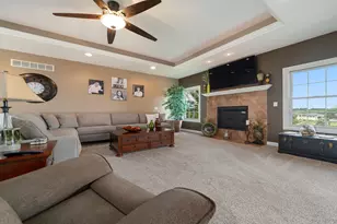 1815 White Pines Dr, Dixon, IL 61021 - Photo 8