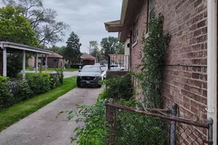 550 W 127th St, Chicago, IL 60628 - Photo 4