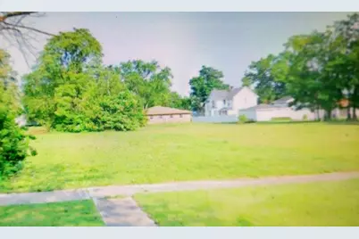 215 N Rosewood Avenue, Kankakee, IL 60901 - Photo 1