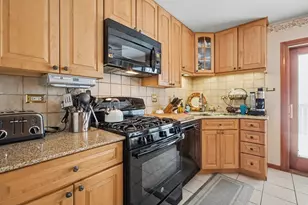 4100 N Victoria Dr, Hoffman Estates, IL 60192 - Photo 8