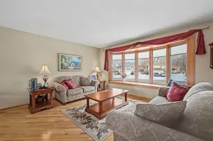 4100 N Victoria Dr, Hoffman Estates, IL 60192 - Photo 4