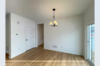 94 W Crabapple Avenue, Cortland, IL 60112 - Photo 18