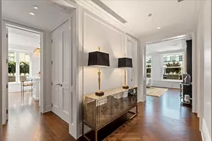 159 E Walton Pl, Chicago, IL 60611 - Photo 2