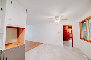 911 E Locust St, Watseka, IL 60970 - Photo 14