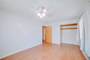 911 E Locust St, Watseka, IL 60970 - Photo 22