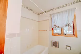 911 E Locust St, Watseka, IL 60970 - Photo 26