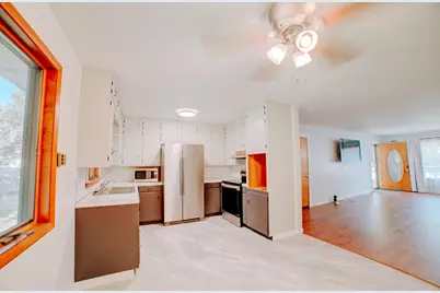 911 E Locust Street, Watseka, IL 60970 - Photo 12