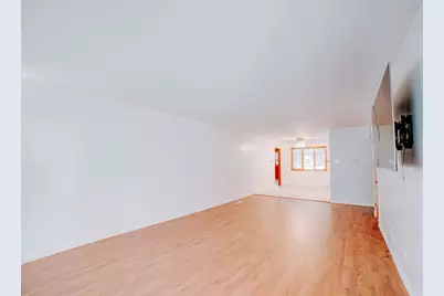 911 E Locust Street, Watseka, IL 60970 - Photo 10