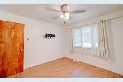 911 E Locust Street, Watseka, IL 60970 - Photo 18