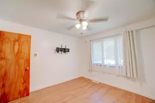 911 E Locust St, Watseka, IL 60970 - Photo 18