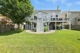 26 N Berkshire Ln, Round Lake, IL 60073 - Photo 2