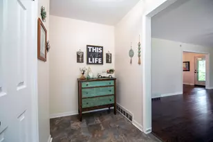 22 Erin Ln, Kankakee, IL 60901 - Photo 8