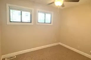 1415 Plain St, Peru, IL 61354 - Photo 8