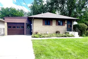 1415 Plain St, Peru, IL 61354 - Photo 1