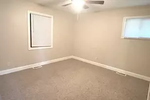 1415 Plain St, Peru, IL 61354 - Photo 6