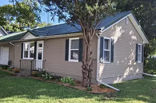 304 Depot St, Walnut, IL 61376 - Photo 2