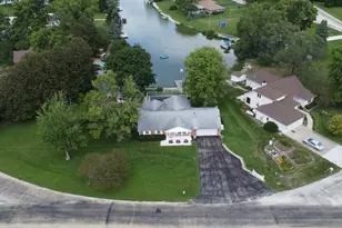 204 Kellerhal Dr, Cissna Park, IL 60924 - Photo 4