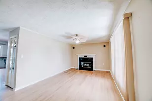 204 Kellerhal Dr, Cissna Park, IL 60924 - Photo 12