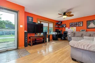 7254 Fair Elms Ave, Burr Ridge, IL 60527 - Photo 10