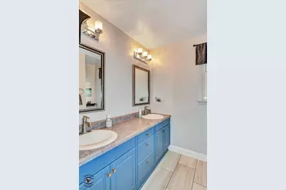 8838 Oakwood Drive, Hickory Hills, IL 60457 - Photo 18