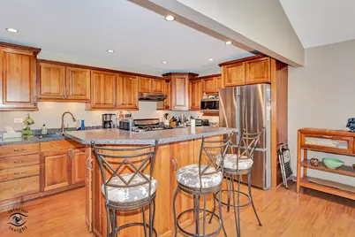 8838 Oakwood Drive, Hickory Hills, IL 60457 - Photo 6