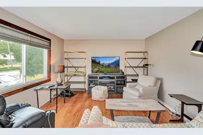 8838 Oakwood Drive, Hickory Hills, IL 60457 - Photo 4