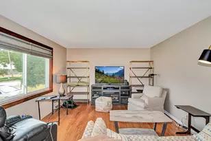 8838 Oakwood Dr, Hickory Hills, IL 60457 - Photo 4