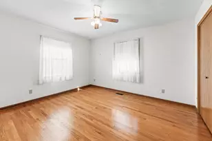 844 S 7th St, Dekalb, IL 60115 - Photo 10