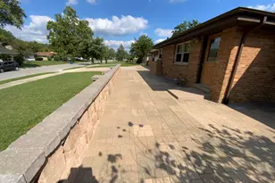 378 Oakwood Dr, Crete, IL 60417 - Photo 8