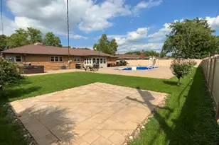 378 Oakwood Dr, Crete, IL 60417 - Photo 18