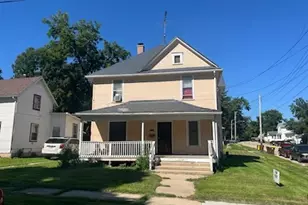 1002 Oak Ave S, Freeport, IL 61032 - Photo 1