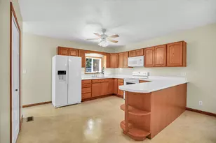 221 E 5th Ave, Rankin, IL 60960 - Photo 10