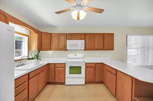 221 E 5th Ave, Rankin, IL 60960 - Photo 8