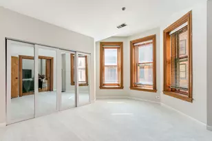 550 W Surf St, Chicago, IL 60657 - Photo 12