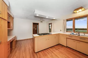 947 N 2nd Rd, Dana, IL 61321 - Photo 4