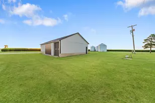 947 N 2nd Rd, Dana, IL 61321 - Photo 28